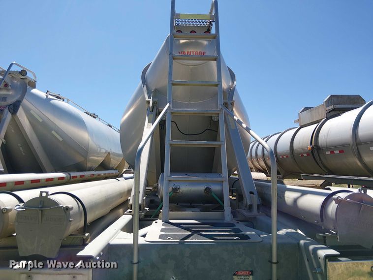 image for item EU2531 2014 Vantage Trailers pneumatic dry bulk trailer