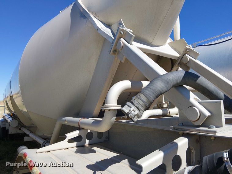 image for item EU2531 2014 Vantage Trailers pneumatic dry bulk trailer