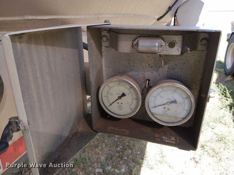 image for item EU2531 2014 Vantage Trailers pneumatic dry bulk trailer