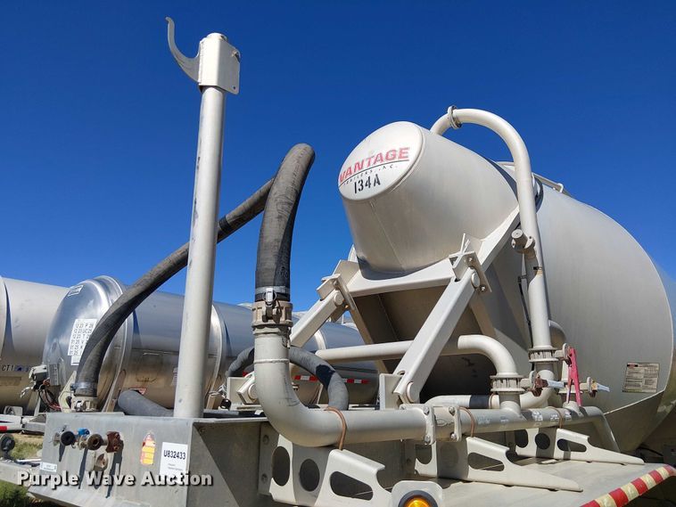 image for item EU2531 2014 Vantage Trailers pneumatic dry bulk trailer