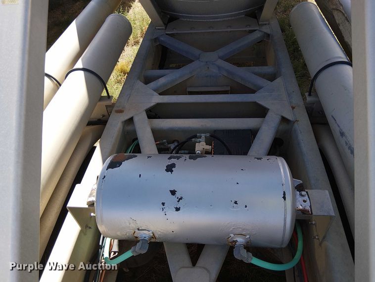 image for item EU2531 2014 Vantage Trailers pneumatic dry bulk trailer