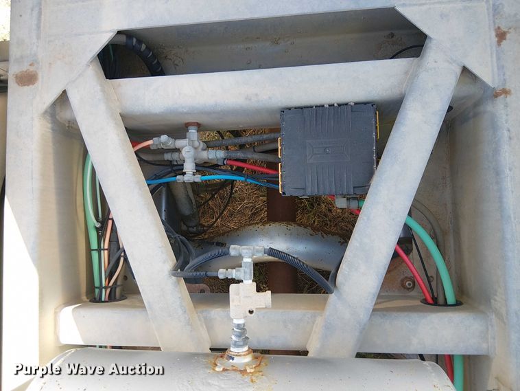 image for item EU2531 2014 Vantage Trailers pneumatic dry bulk trailer