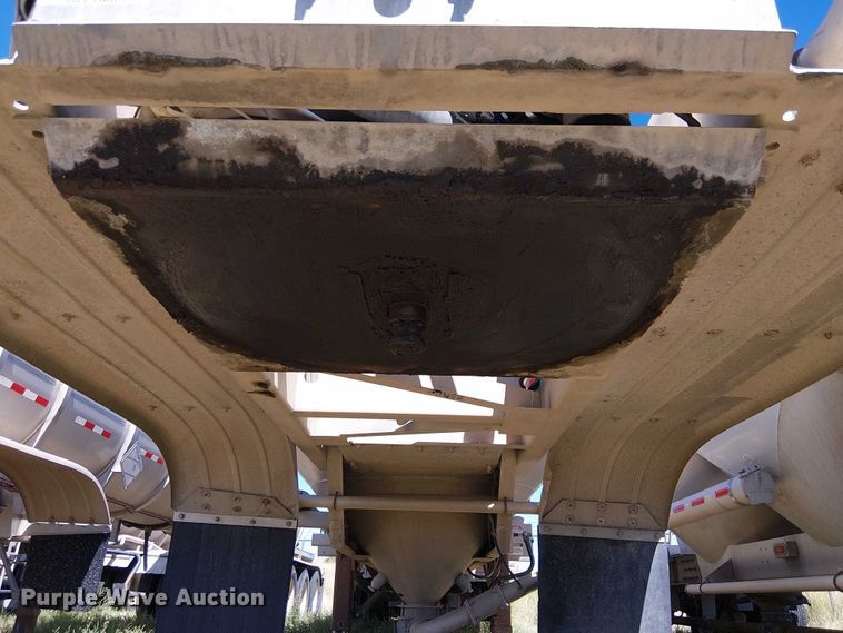 image for item EU2531 2014 Vantage Trailers pneumatic dry bulk trailer