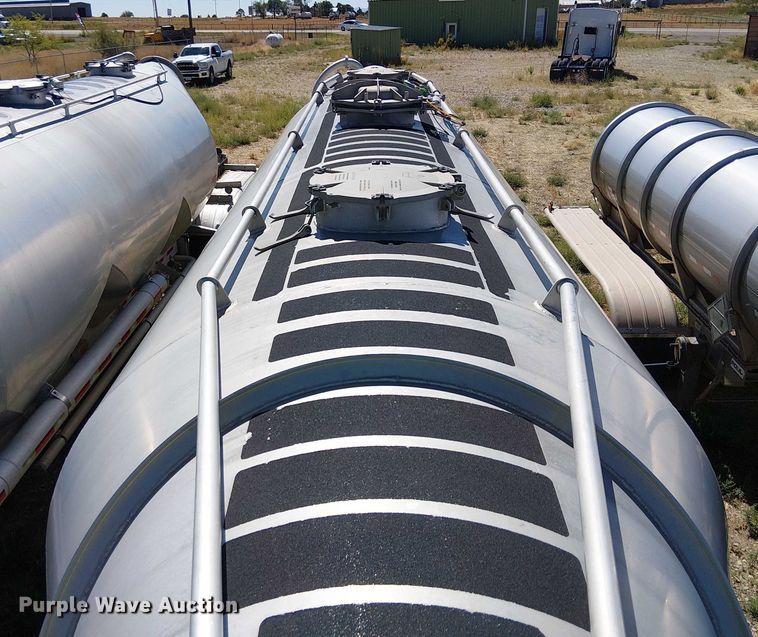 image for item EU2531 2014 Vantage Trailers pneumatic dry bulk trailer