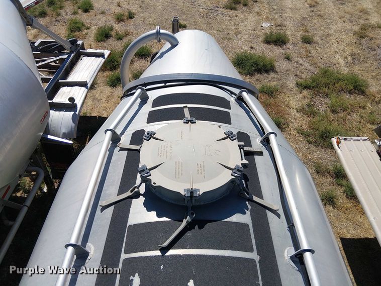 image for item EU2531 2014 Vantage Trailers pneumatic dry bulk trailer