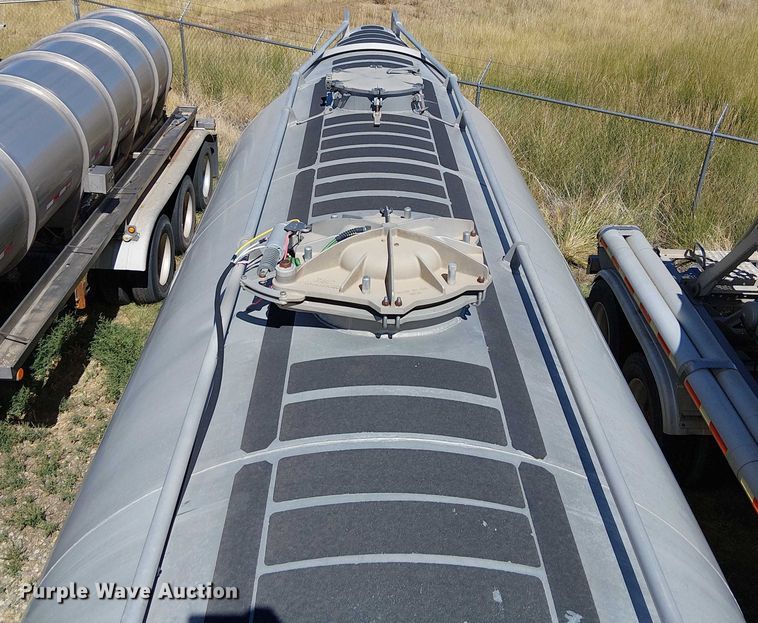 image for item EU2531 2014 Vantage Trailers pneumatic dry bulk trailer