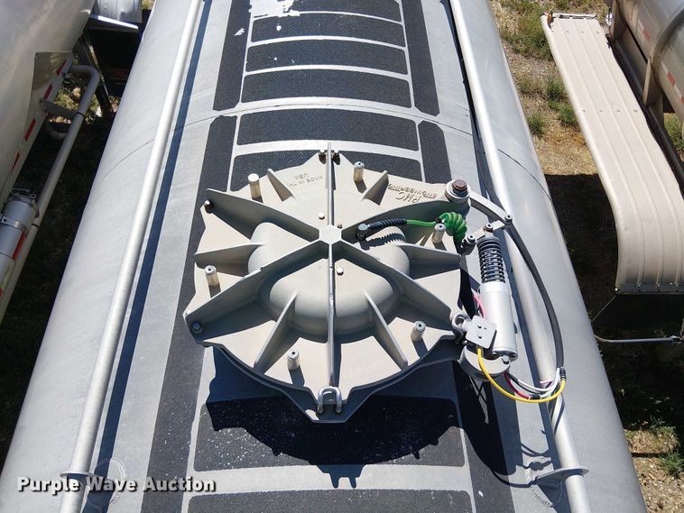 image for item EU2531 2014 Vantage Trailers pneumatic dry bulk trailer