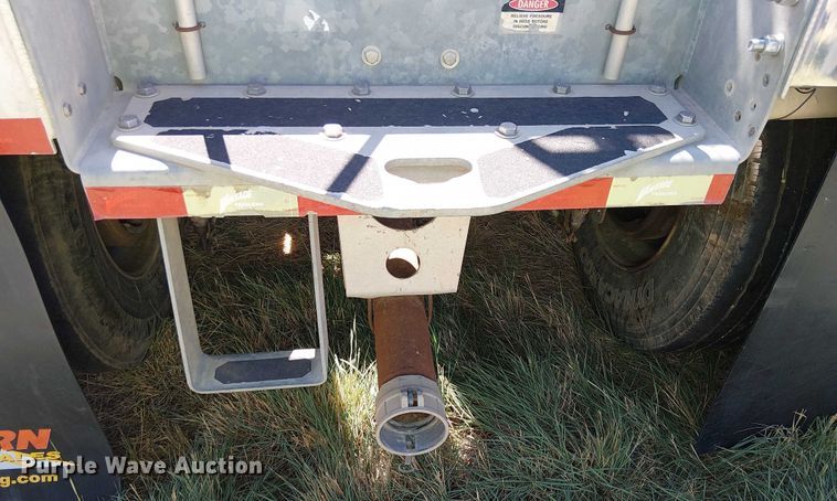 image for item EU2531 2014 Vantage Trailers pneumatic dry bulk trailer