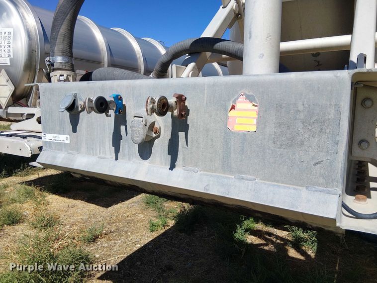 image for item EU2531 2014 Vantage Trailers pneumatic dry bulk trailer