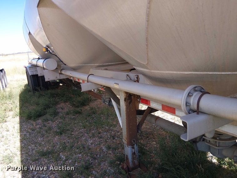 image for item EU2531 2014 Vantage Trailers pneumatic dry bulk trailer