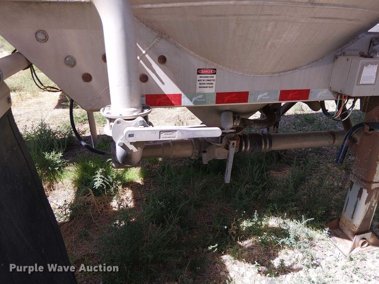 image for item EU2531 2014 Vantage Trailers pneumatic dry bulk trailer