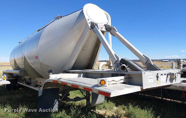 image for item EU2552 2013 LBT Inc HABHA2 pneumatic dry bulk trailer