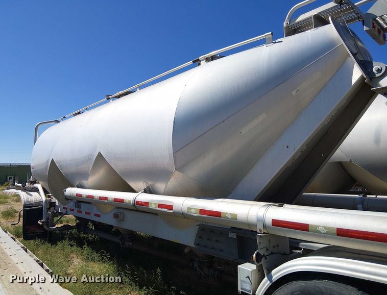 image for item EU2552 2013 LBT Inc HABHA2 pneumatic dry bulk trailer