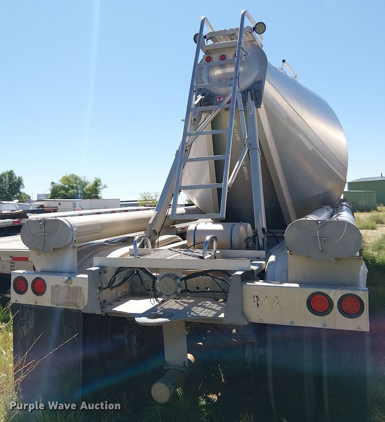 image for item EU2552 2013 LBT Inc HABHA2 pneumatic dry bulk trailer