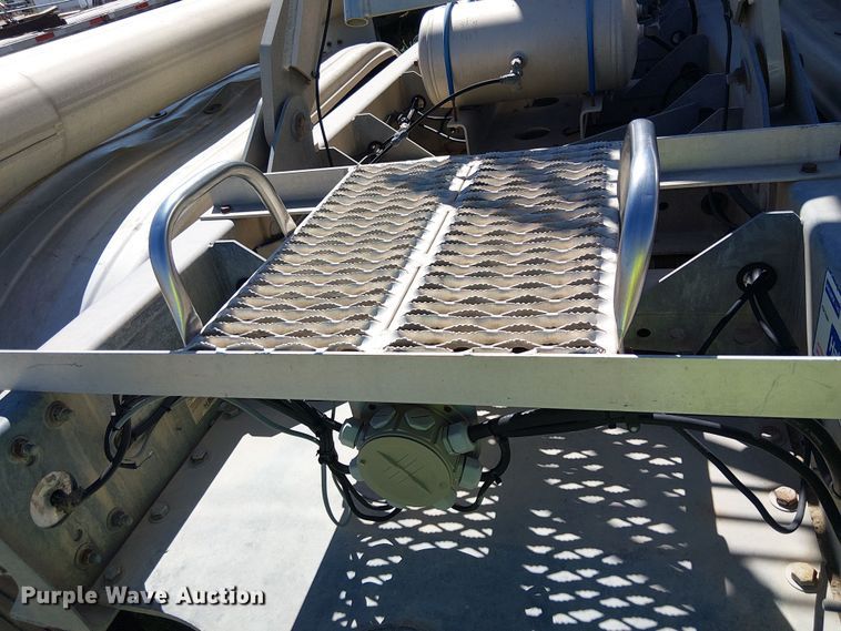 image for item EU2552 2013 LBT Inc HABHA2 pneumatic dry bulk trailer