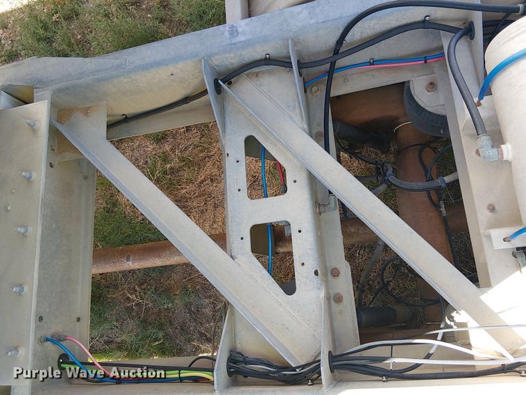 image for item EU2552 2013 LBT Inc HABHA2 pneumatic dry bulk trailer