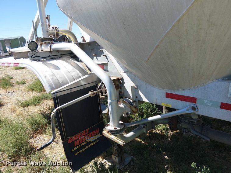 image for item EU2552 2013 LBT Inc HABHA2 pneumatic dry bulk trailer