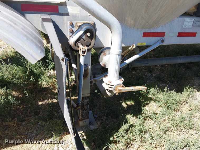 image for item EU2552 2013 LBT Inc HABHA2 pneumatic dry bulk trailer