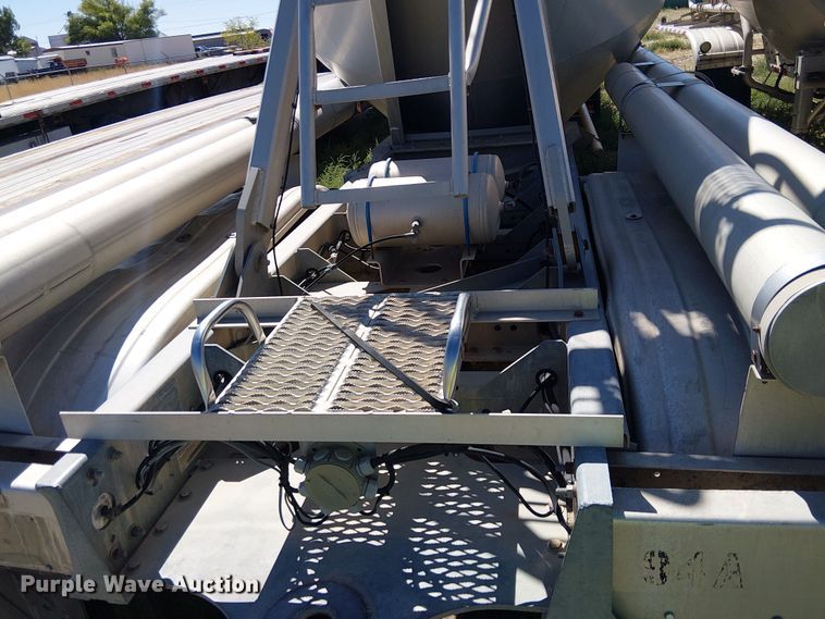 image for item EU2552 2013 LBT Inc HABHA2 pneumatic dry bulk trailer