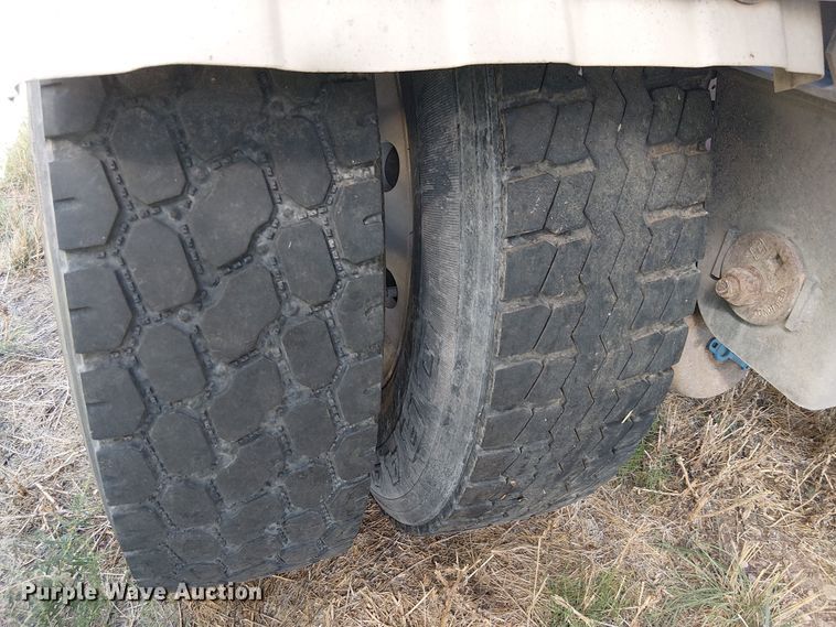 image for item EU2552 2013 LBT Inc HABHA2 pneumatic dry bulk trailer