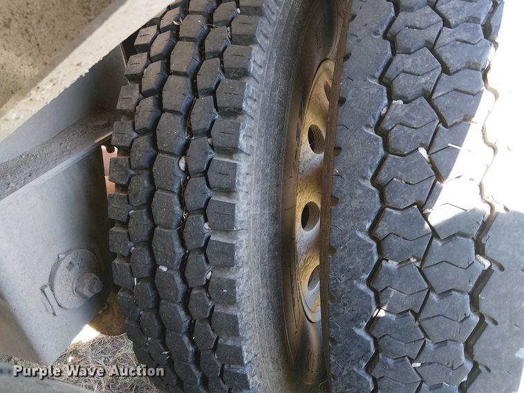 image for item EU2552 2013 LBT Inc HABHA2 pneumatic dry bulk trailer