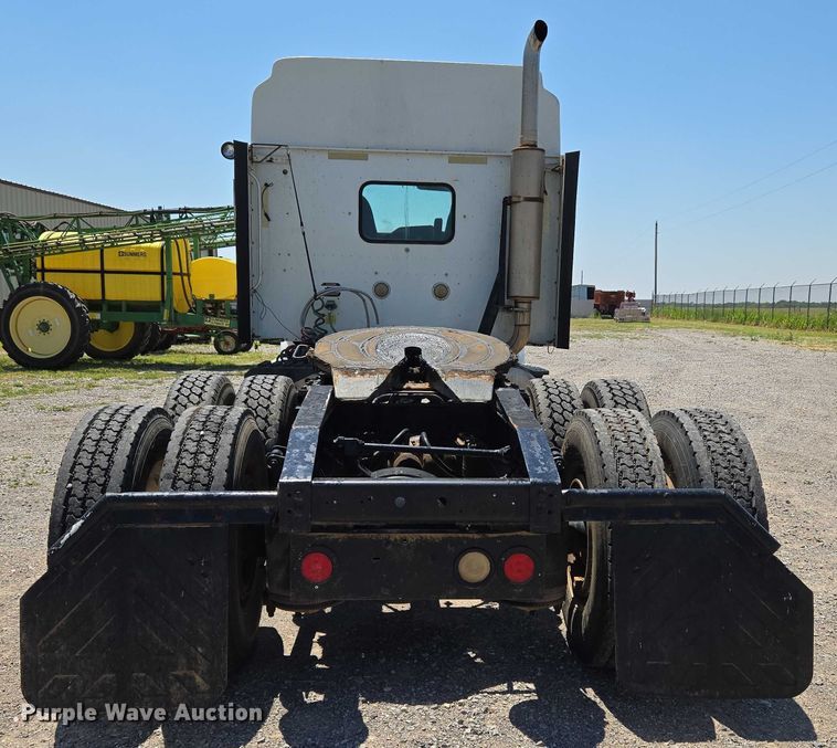 image for item EU3542 2007 International 9400i semi truck