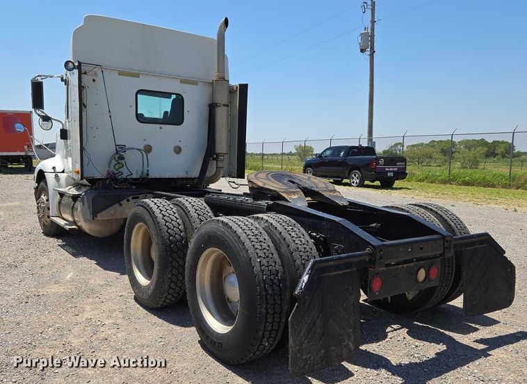 image for item EU3542 2007 International 9400i semi truck