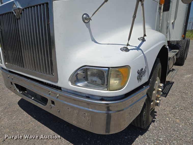 image for item EU3542 2007 International 9400i semi truck