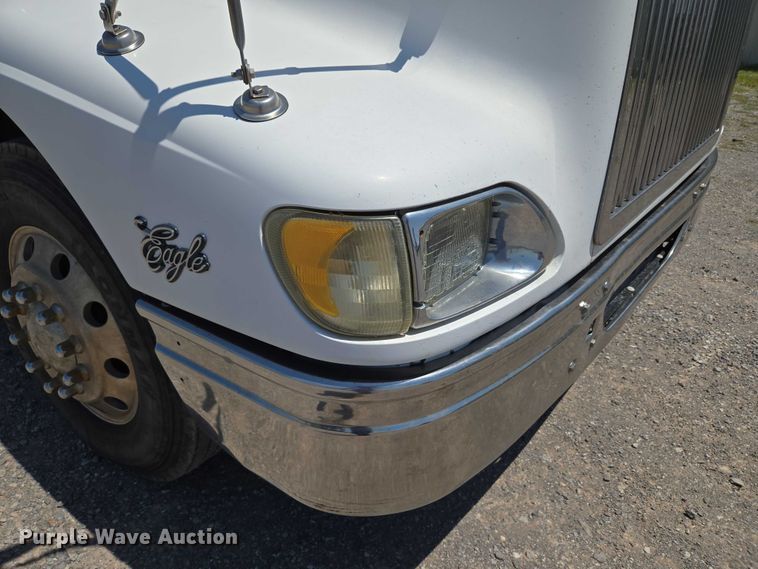 image for item EU3542 2007 International 9400i semi truck