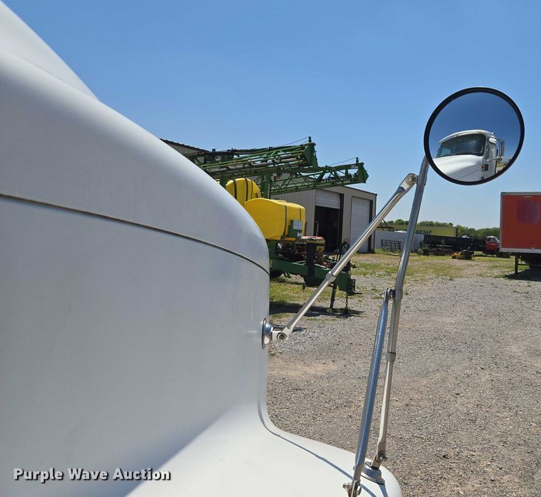 image for item EU3542 2007 International 9400i semi truck