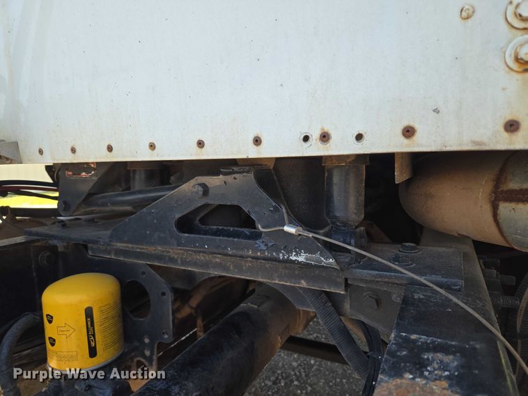 image for item EU3542 2007 International 9400i semi truck