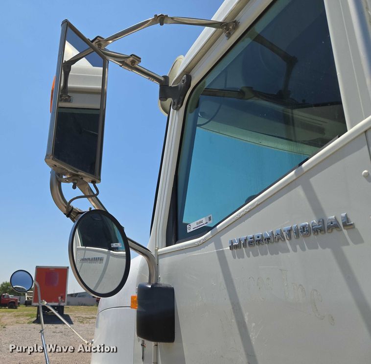 image for item EU3542 2007 International 9400i semi truck