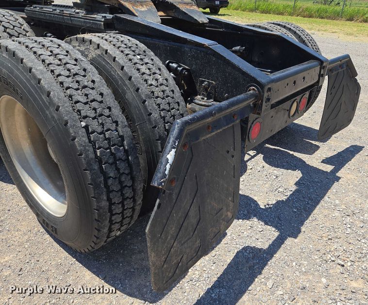 image for item EU3542 2007 International 9400i semi truck