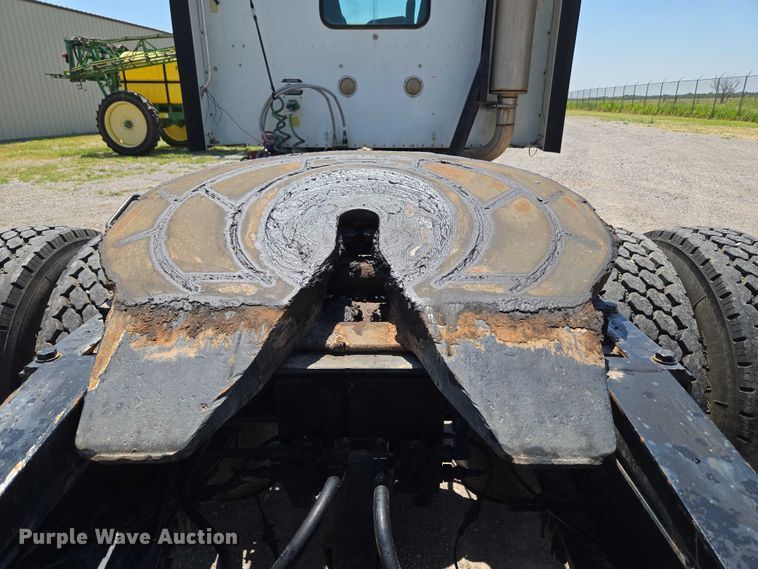 image for item EU3542 2007 International 9400i semi truck