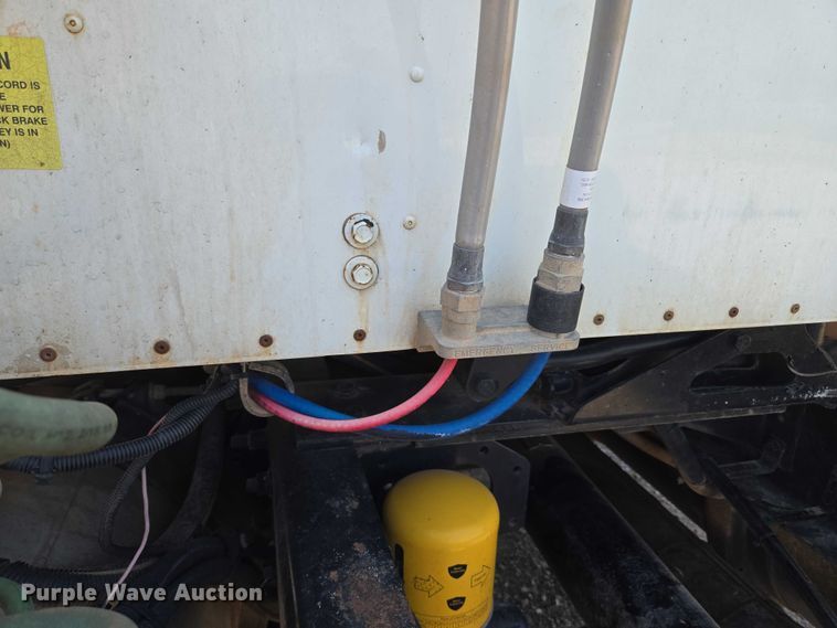 image for item EU3542 2007 International 9400i semi truck