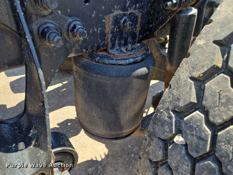 image for item EU3542 2007 International 9400i semi truck