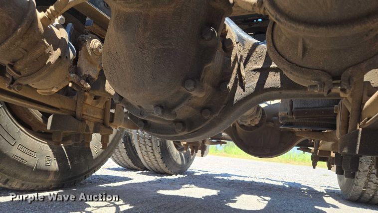 image for item EU3542 2007 International 9400i semi truck