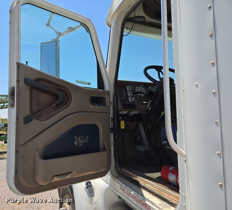 image for item EU3542 2007 International 9400i semi truck