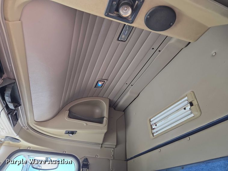 image for item EU3542 2007 International 9400i semi truck