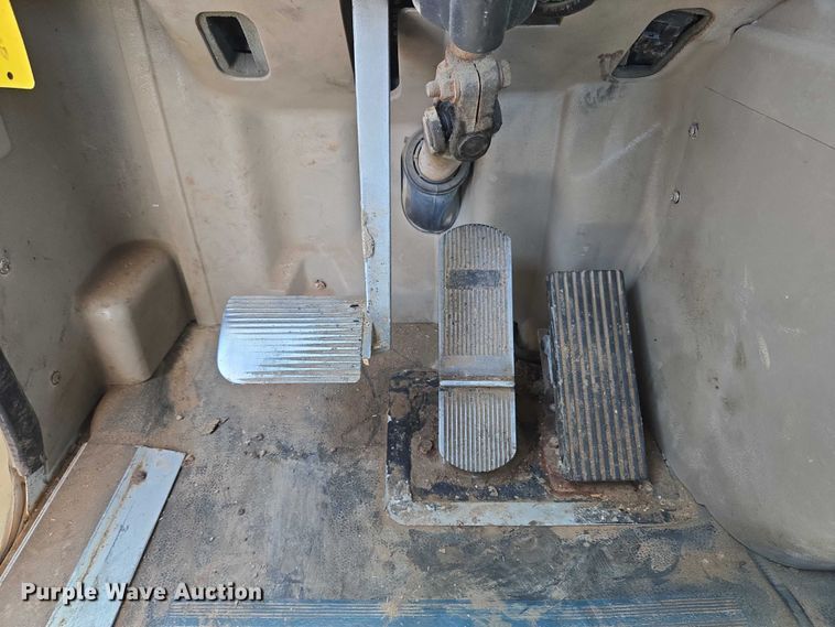 image for item EU3542 2007 International 9400i semi truck