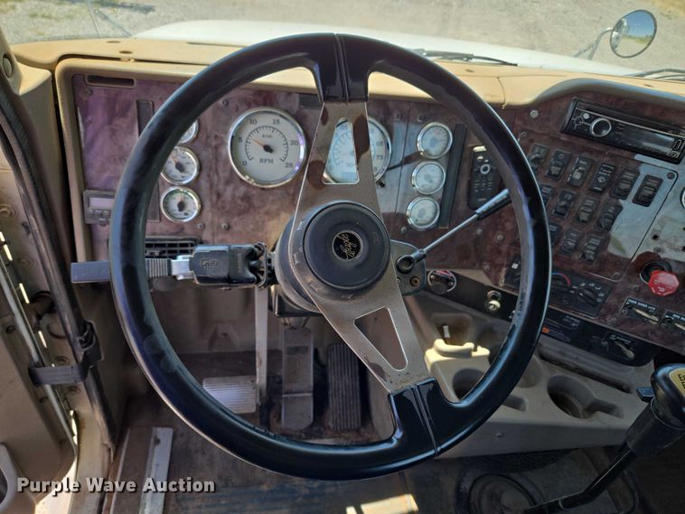 image for item EU3542 2007 International 9400i semi truck