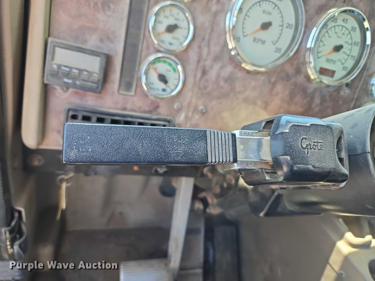 image for item EU3542 2007 International 9400i semi truck