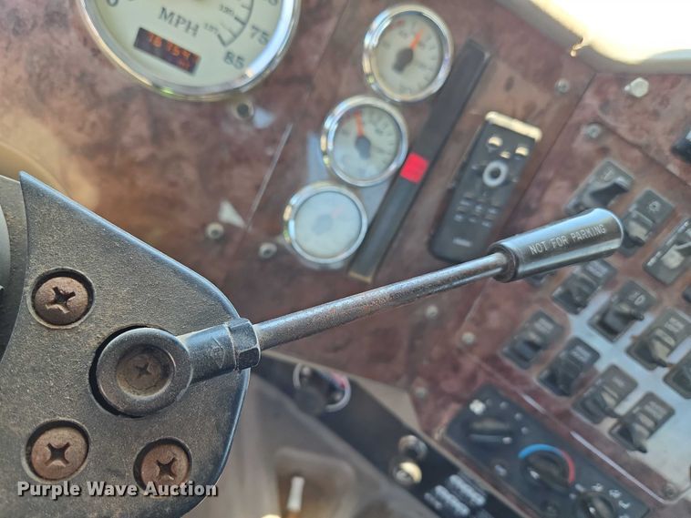 image for item EU3542 2007 International 9400i semi truck