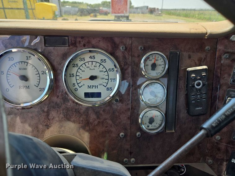 image for item EU3542 2007 International 9400i semi truck