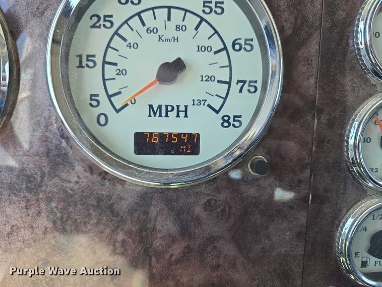 image for item EU3542 2007 International 9400i semi truck