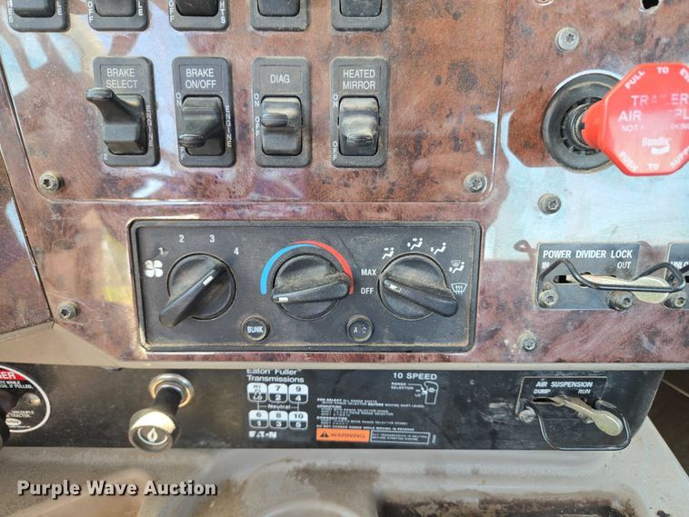 image for item EU3542 2007 International 9400i semi truck