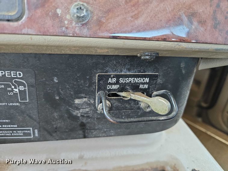 image for item EU3542 2007 International 9400i semi truck