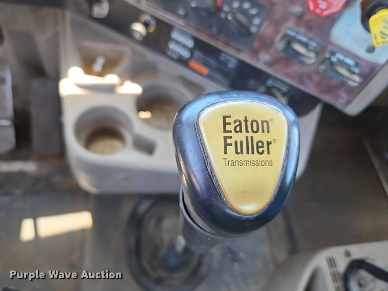 image for item EU3542 2007 International 9400i semi truck