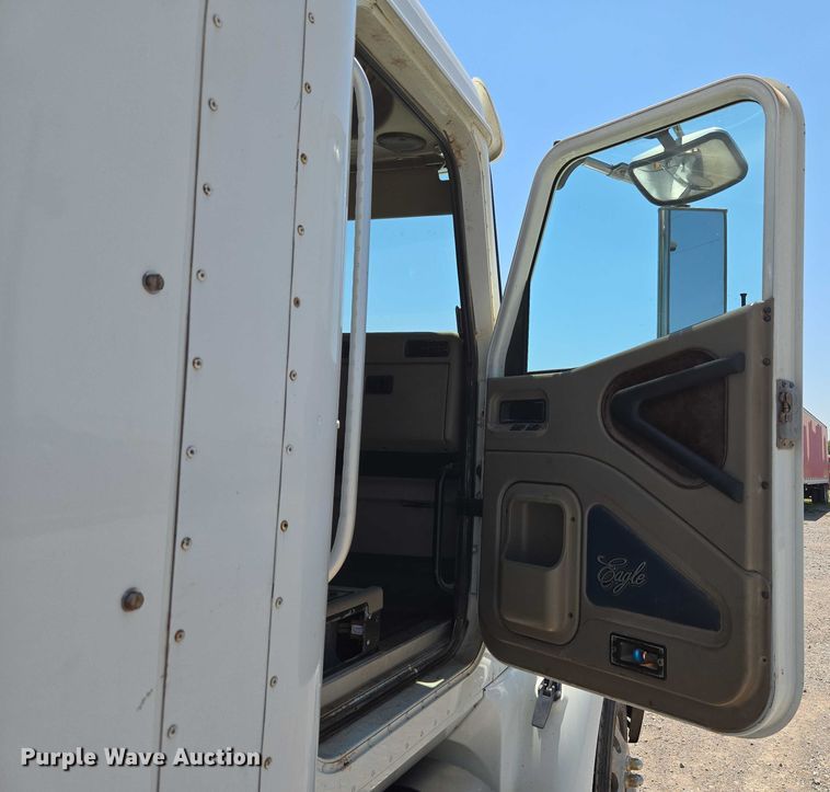 image for item EU3542 2007 International 9400i semi truck