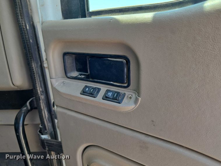 image for item EU3542 2007 International 9400i semi truck